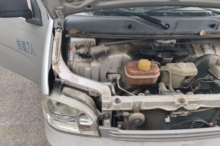 Used Wuling Zhiguang 2015 1.2L Practical LS-I Model Engine Bay Right