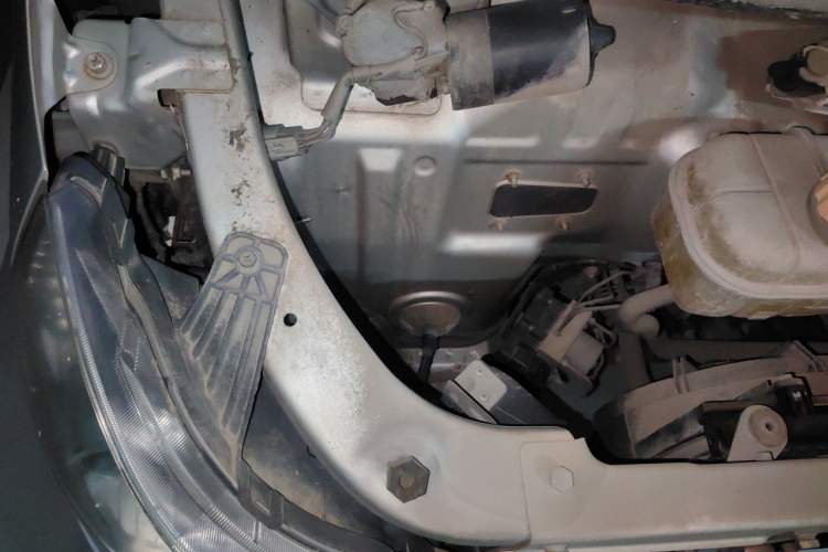 Used Wuling Zhiguang 2015 1.2L S Practical Model LSI Engine Bay Right