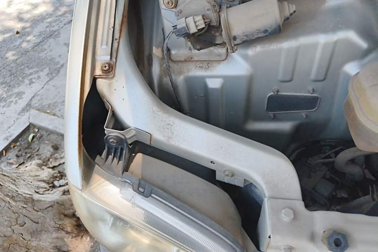 Used Wuling Zhiguang 2015 1.2L Practical LS-I Model Engine Bay Right