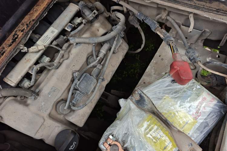 Used Wuling Zhiguang 2015 1.2L Practical LS-I Model Engine Bay Right