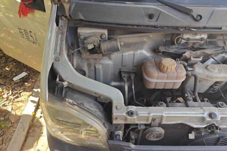 Used Wuling Zhiguang 2015 1.2L Practical LS-I Model Engine Bay Right