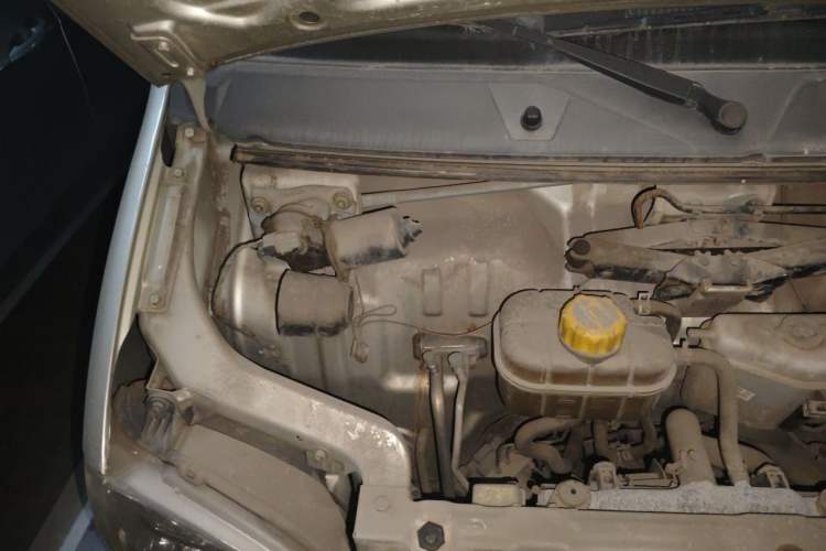 Used Wuling Zhiguang 2015 1.2L S Practical Model LSI Engine Bay Right