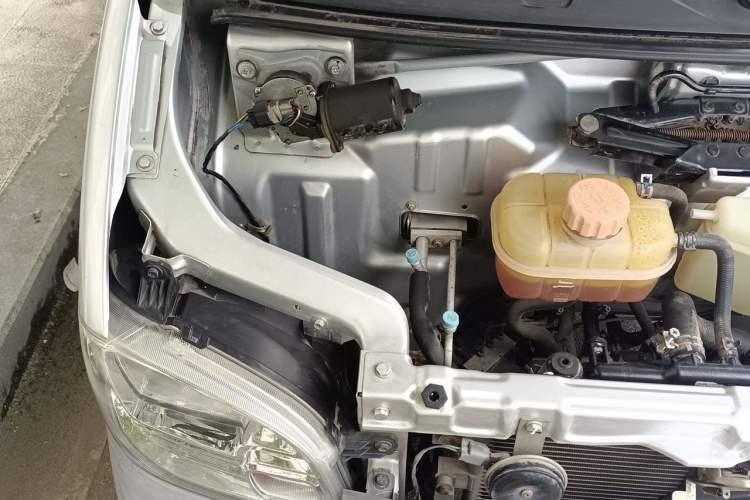 Used Wuling Zhiguang 2015 1.2L Practical LS-I Model Engine Bay Right