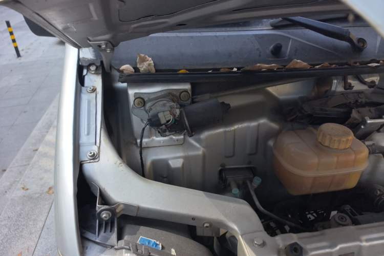 Used Wuling Zhiguang 2015 1.2L Practical LS-I Model Engine Bay Right