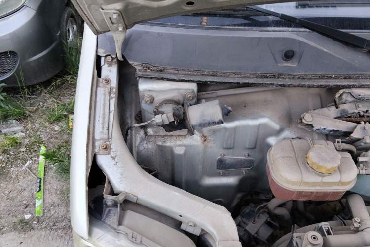 Used Wuling Zhiguang 2015 1.2L Practical LS-I Model Engine Bay Right