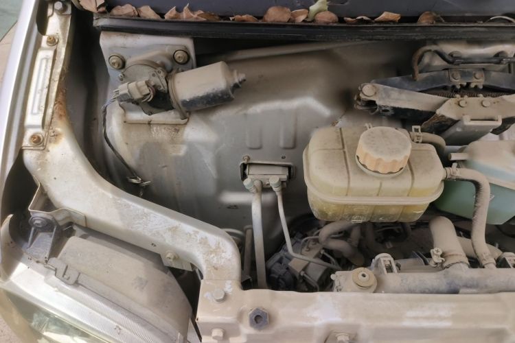 Used Wuling Zhiguang 2015 1.2L Practical LS-I Model Engine Bay Right