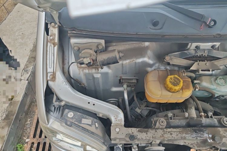 Used Wuling Zhiguang 2015 1.2L Standard Model LSI Engine Bay Right
