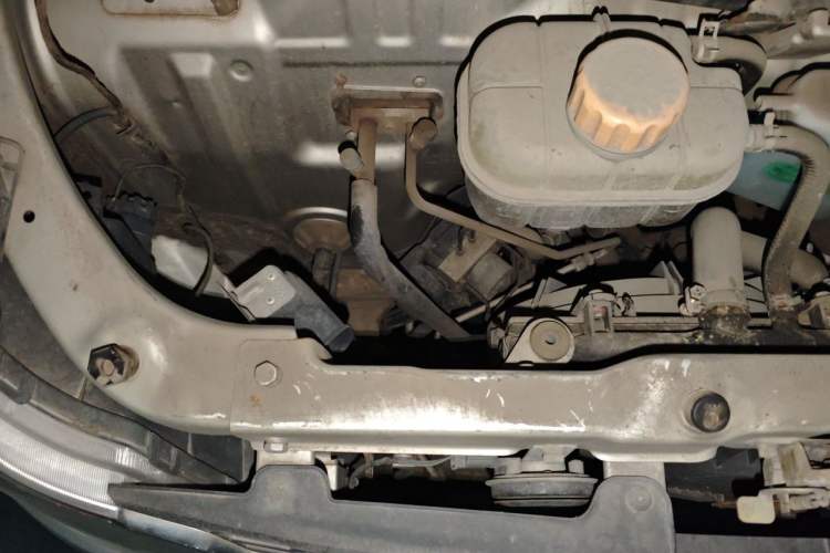 Used Wuling Zhiguang 2015 1.2L S Standard Model LSI Engine Bay Right