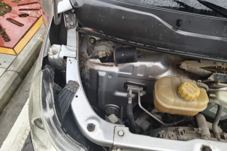 Used Wuling Zhiguang 2015 1.2L S Practical Model LSI Engine Bay Right