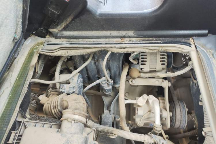 Used Wuling Zhiguang 2015 1.2L Practical LS-I Model Engine Bay Right