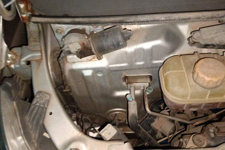 Used Wuling Zhiguang 2015 1.2L S Standard Model LSI Engine Bay Right