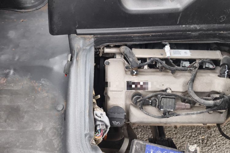 Used Wuling Zhiguang 2015 1.2L Practical LS-I Model Engine Bay Right