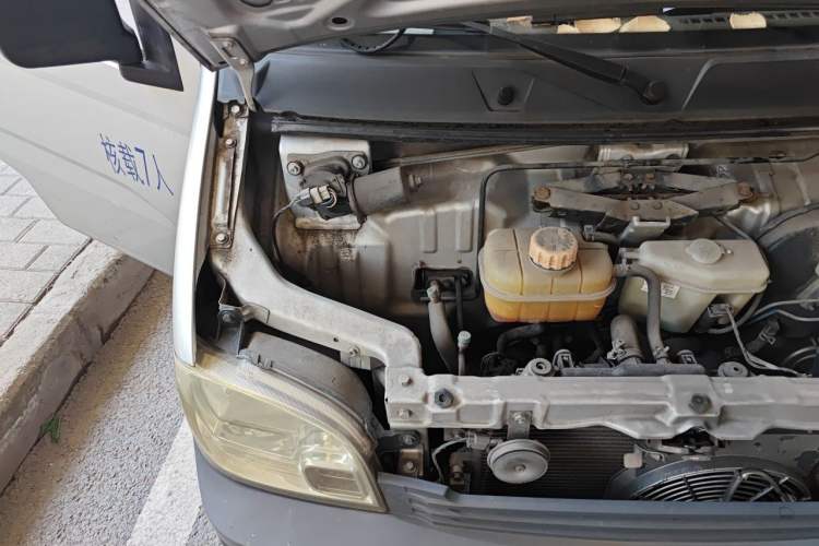 Used Wuling Zhiguang 2015 1.2L Practical LS-I Model Engine Bay Right