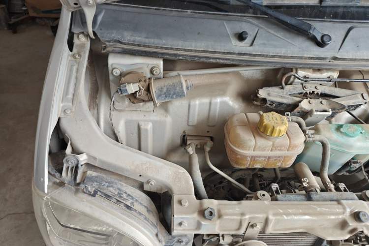 Used Wuling Zhiguang 2015 1.2L S Practical Model LSI Engine Bay Right