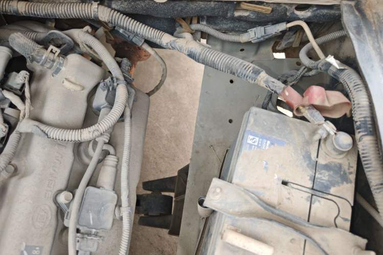 Used Wuling Zhiguang 2015 1.2L Standard Model LSI Engine Bay Right