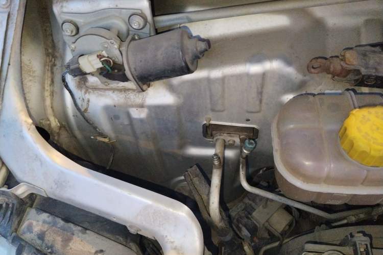 Used Wuling Zhiguang 2015 1.2L Practical LS-I Model Engine Bay Right