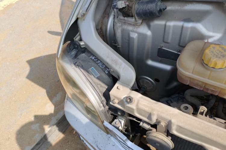 Used Wuling Zhiguang 2015 1.2L Practical LS-I Model Engine Bay Right