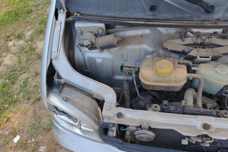 Used Wuling Zhiguang 2015 1.2L Practical LS-I Model Engine Bay Right
