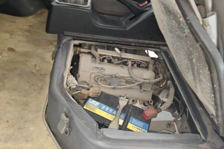Used Wuling Zhiguang 2015 1.2L Practical LS-I Model Engine Bay Right