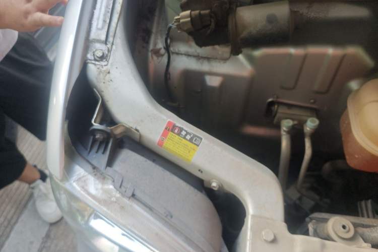 Used Wuling Zhiguang 2015 1.2L S Practical Model LSI Engine Bay Right