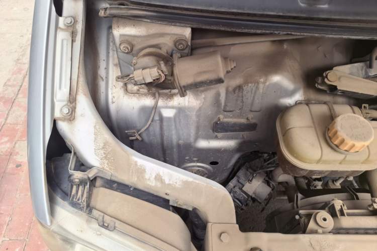 Used Wuling Zhiguang 2015 1.2L Practical LS-I Model Engine Bay Right