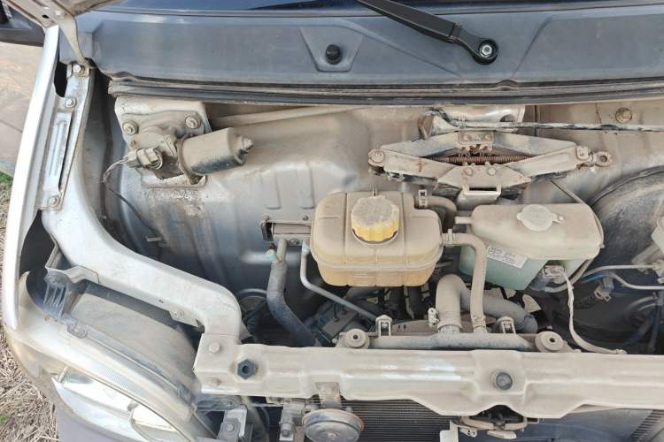 Used Wuling Zhiguang 2015 1.2L Practical LS-I Model Engine Bay Right