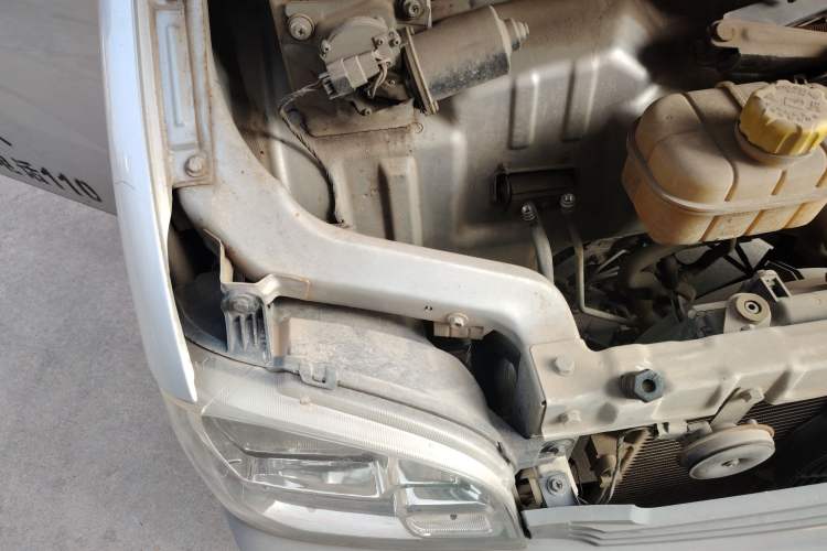 Used Wuling Zhiguang 2015 1.2L Practical LS-I Model Engine Bay Right