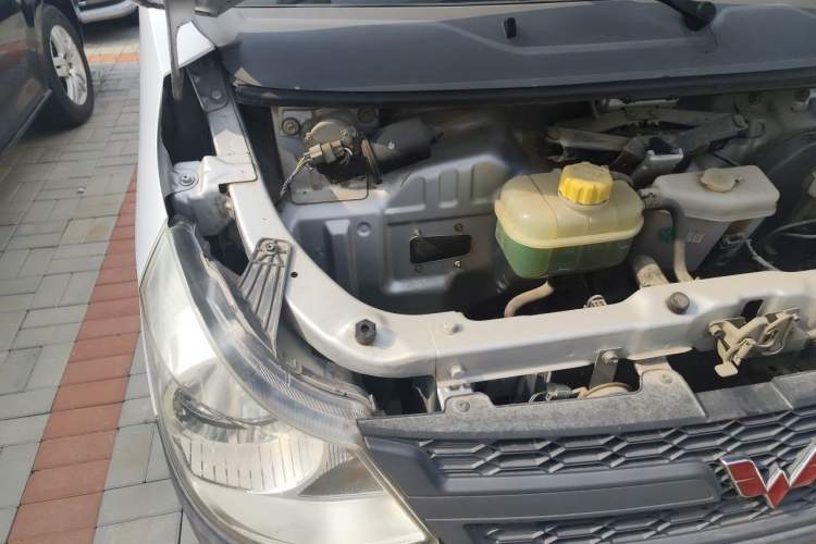 Used Wuling Zhiguang 2015 1.2L S Practical Model LSI Engine Bay Right