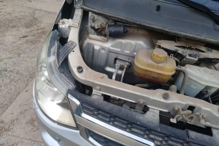 Used Wuling Zhiguang 2015 1.2L S Standard Model LSI Engine Bay Right