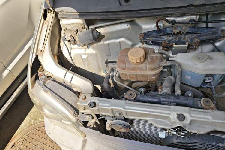 Used Wuling Zhiguang 2015 1.2L Practical LS-I Model Engine Bay Right