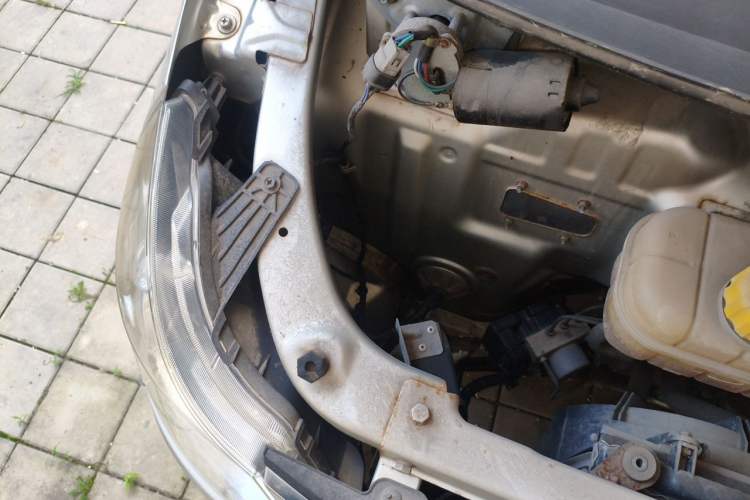 Used Wuling Zhiguang 2015 1.2L S Practical Model LSI Engine Bay Right