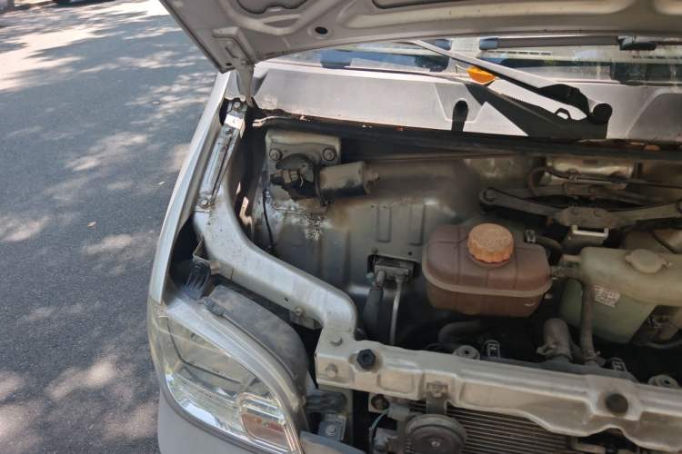 Used Wuling Zhiguang 2015 1.2L Practical LS-I Model Engine Bay Right