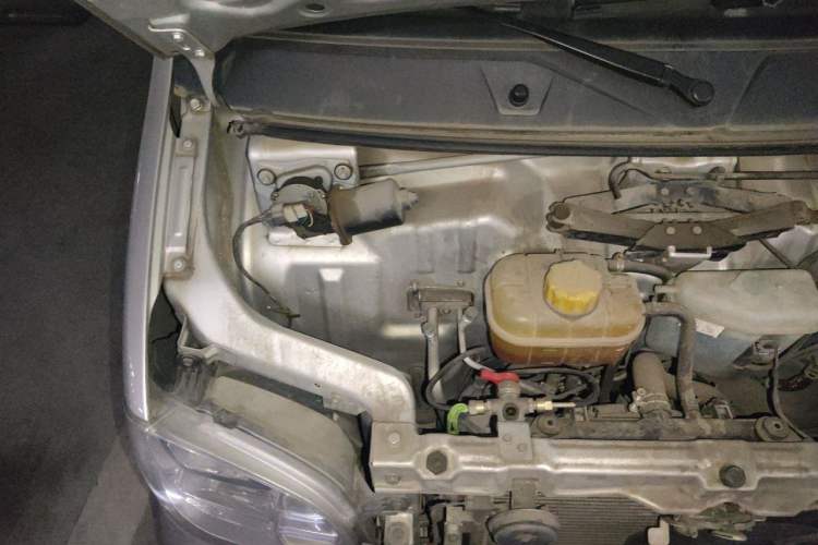 Used Wuling Zhiguang 2015 1.2L Practical LS-I Model Engine Bay Right