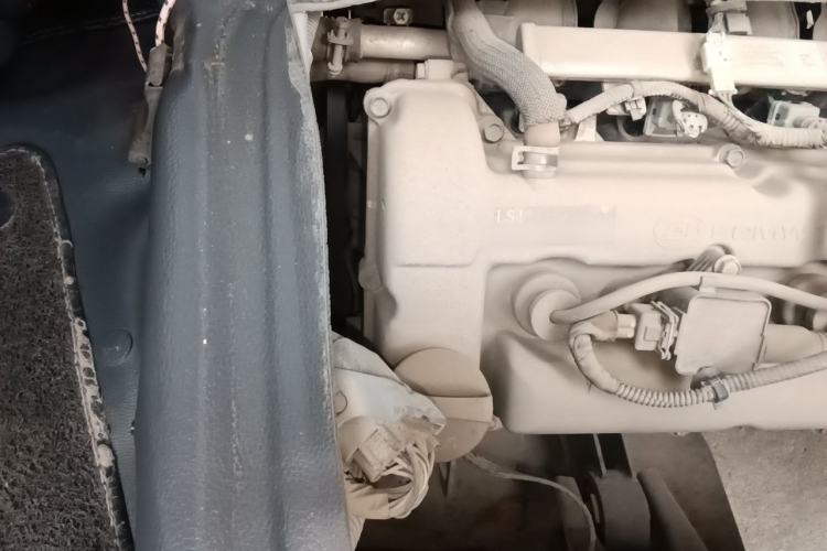 Used Wuling Zhiguang 2015 1.2L Practical LS-I Model Engine Bay Right