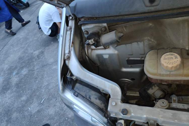 Used Wuling Zhiguang 2015 1.2L Practical LS-I Model Engine Bay Right