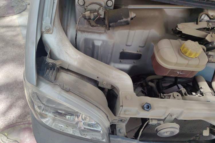 Used Wuling Zhiguang 2015 1.2L S Practical Model LSI Engine Bay Right