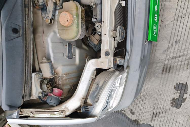 Used Wuling Zhiguang 2015 1.2L Practical LS-I Model Engine Bay Right