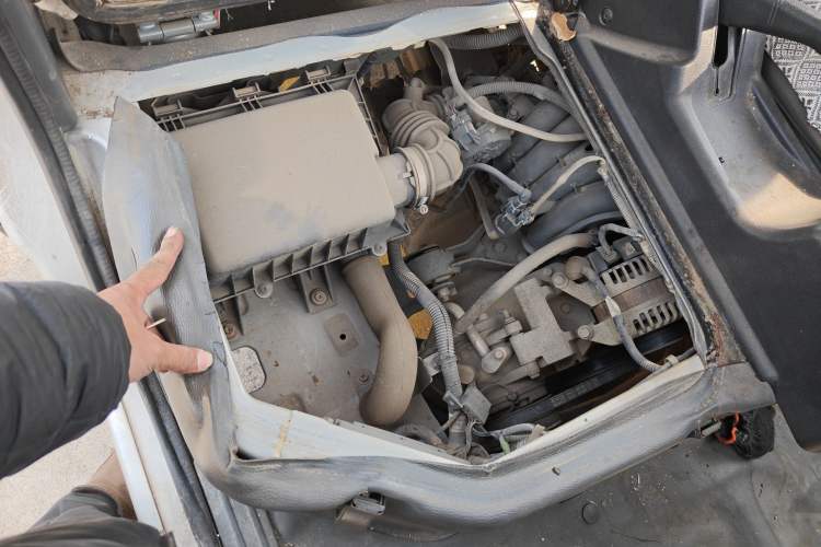 Used Wuling Zhiguang 2015 1.2L Practical LS-I Model Engine Bay Right