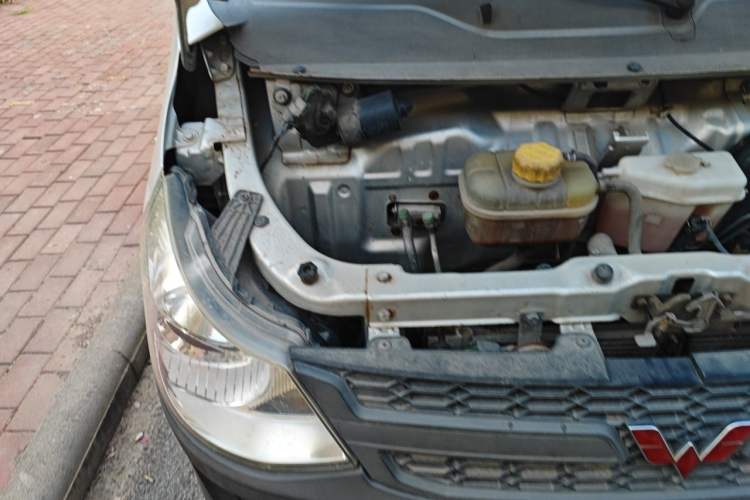 Used Wuling Zhiguang 2015 1.2L Practical LS-I Model Engine Bay Right