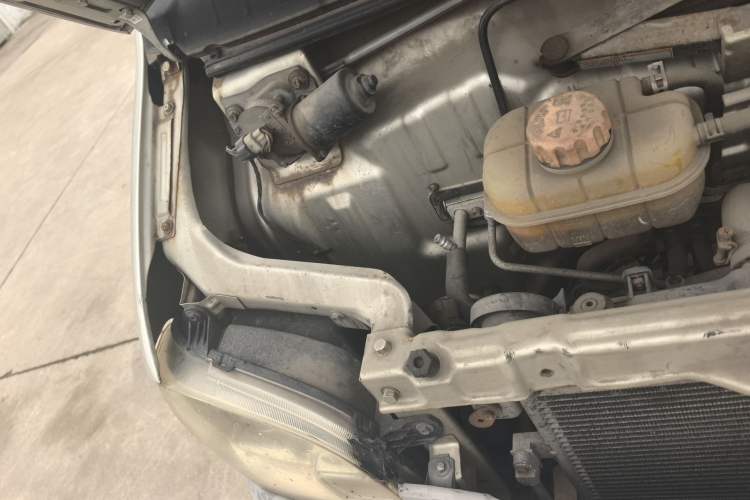 Used Wuling Zhiguang 2015 1.2L Practical LS-I Model Engine Bay Right
