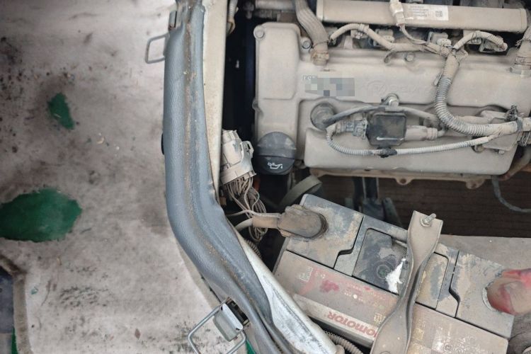 Used Wuling Zhiguang 2015 1.2L Practical LS-I Model Engine Bay Right