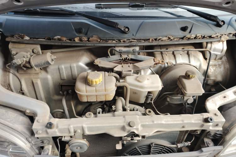 Used Wuling Zhiguang 2015 1.2L Practical LS-I Model Engine Bay