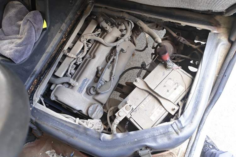 Used Wuling Zhiguang 2015 1.2L Practical LS-I Model Engine Bay