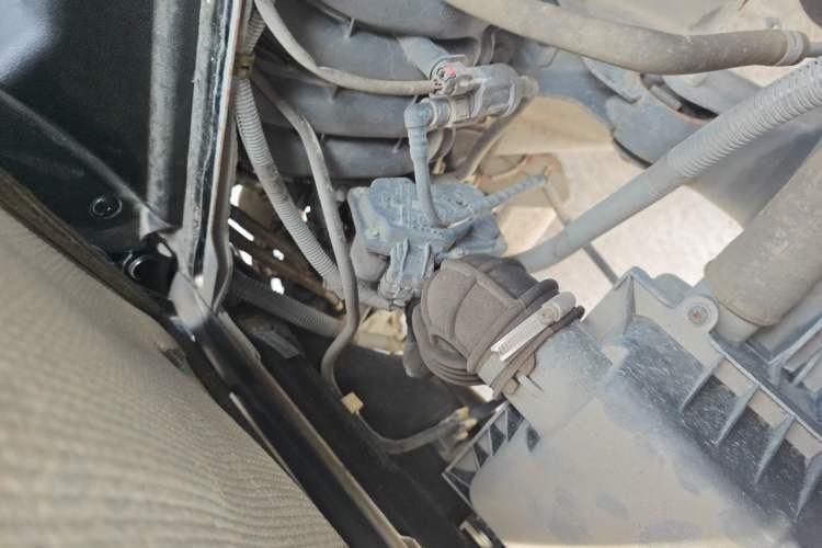 Used Wuling Zhiguang 2015 1.2L Practical LS-I Model Engine Bay