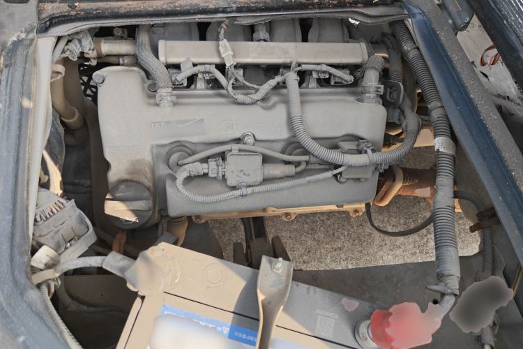 Used Wuling Zhiguang 2015 1.2L Practical LS-I Model Engine Bay