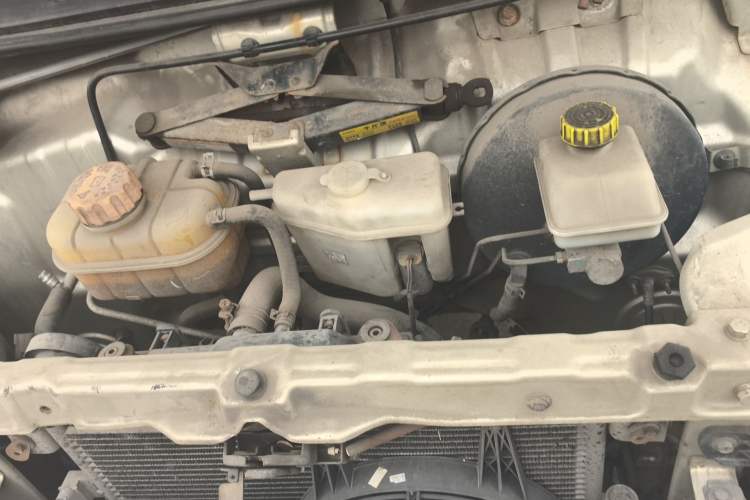 Used Wuling Zhiguang 2015 1.2L Practical LS-I Model Engine Bay
