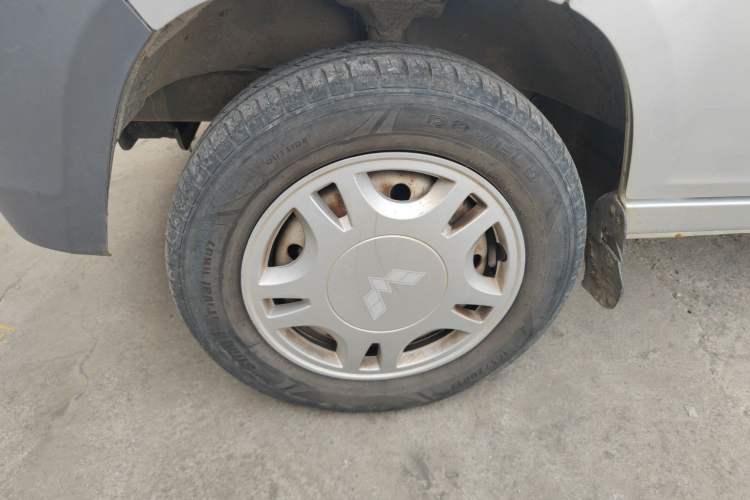 Used Wuling Zhiguang 2015 1.2L Practical LS-I Model Exterior 4