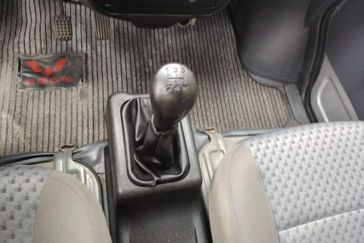 Used Wuling Zhiguang 2015 1.2L Standard Model LSI Gear Lever