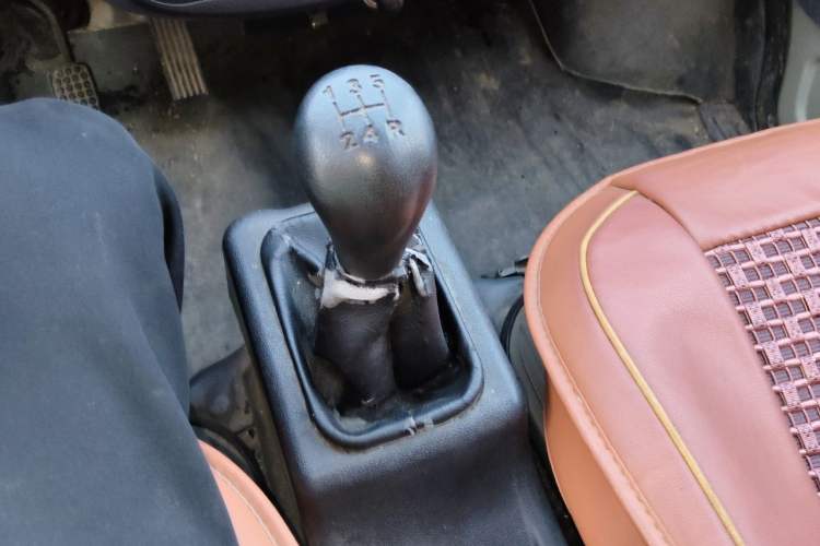 Used Wuling Zhiguang 2015 1.2L Practical LS-I Model Gear Lever