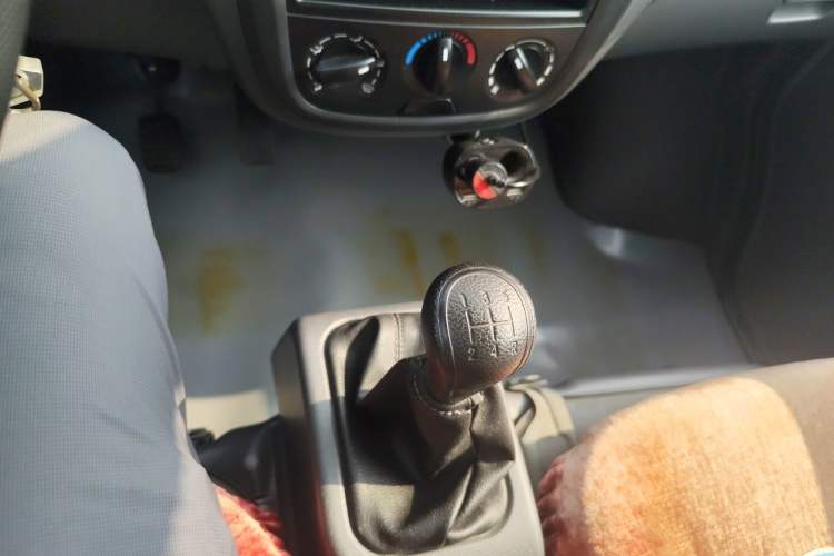 Used Wuling Zhiguang 2015 1.2L S Practical Model LSI Gear Lever